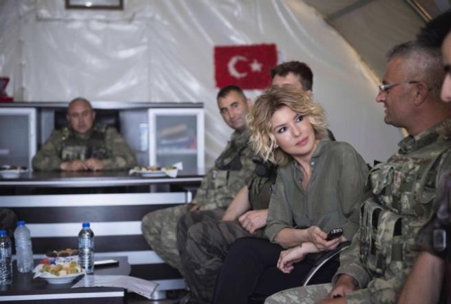 Gülben Ergen'den askere moral ziyareti 7