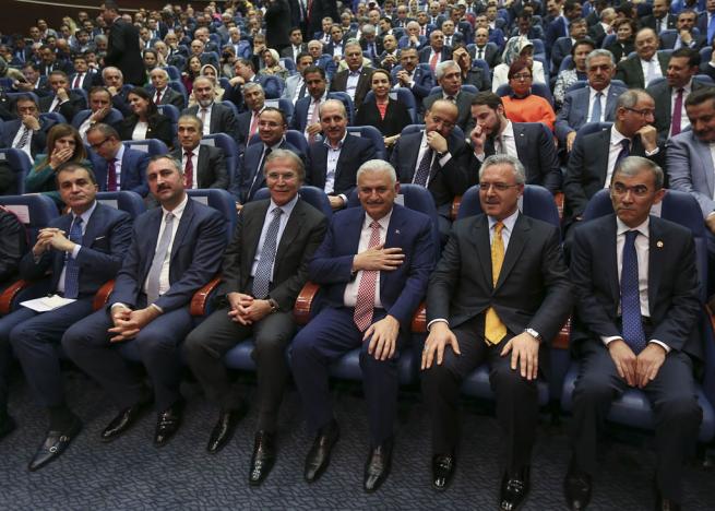 AK Parti'liler Yıldırım'ı böyle kutladı 2