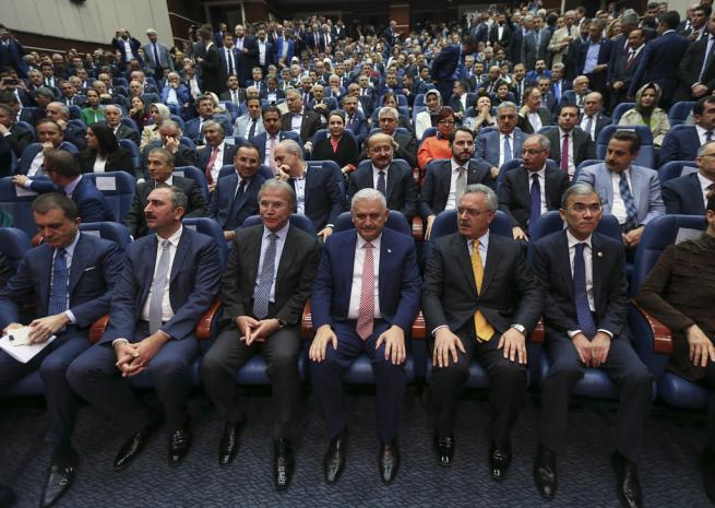 AK Parti'liler Yıldırım'ı böyle kutladı 4