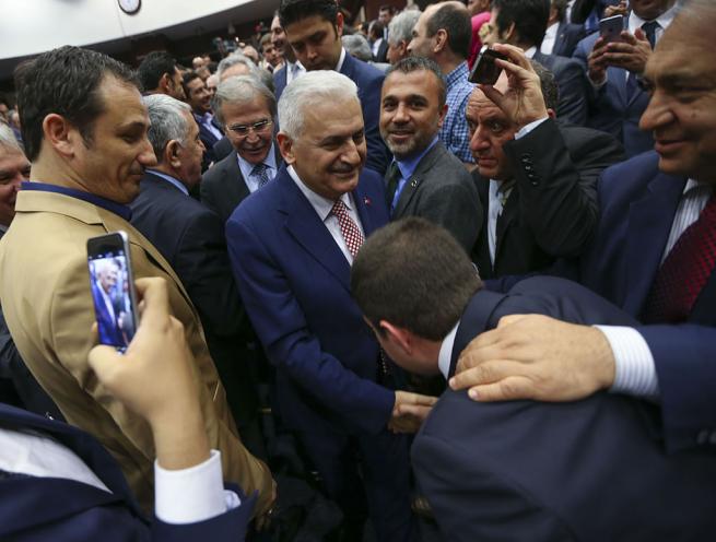 AK Parti'liler Yıldırım'ı böyle kutladı 6