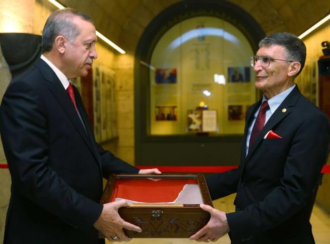 Erdoğan ve Davutoğlu Anıtkabir'de Nobel Ödülü Takdim Töreni'nde 2