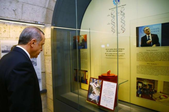 Erdoğan ve Davutoğlu Anıtkabir'de Nobel Ödülü Takdim Töreni'nde 4