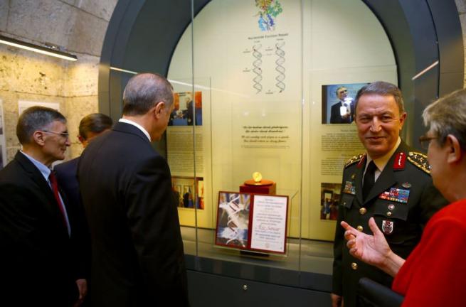 Erdoğan ve Davutoğlu Anıtkabir'de Nobel Ödülü Takdim Töreni'nde 5