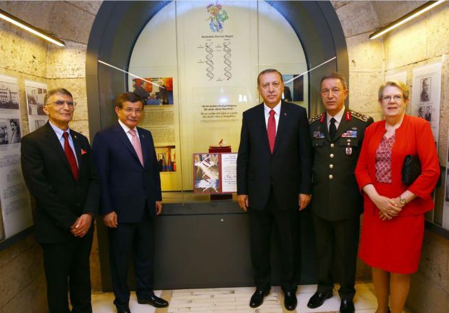 Erdoğan ve Davutoğlu Anıtkabir'de Nobel Ödülü Takdim Töreni'nde 6