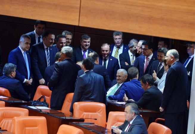Meclis'te Binali Yıldırım'a büyük ilgi 1