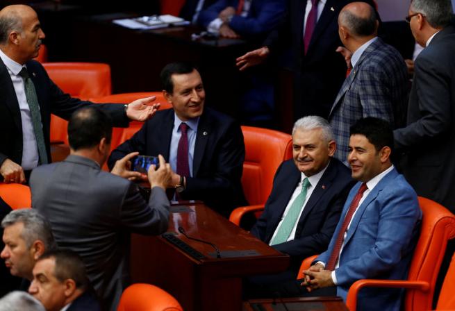 Meclis'te Binali Yıldırım'a büyük ilgi 11