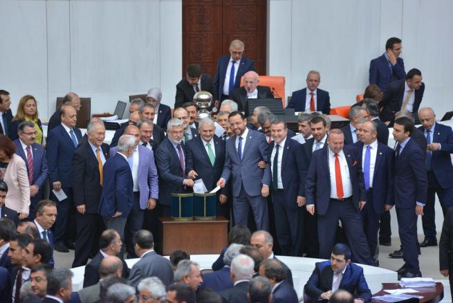 Meclis'te Binali Yıldırım'a büyük ilgi 3