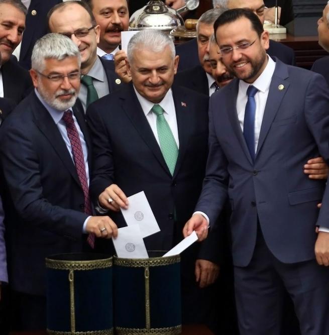 Meclis'te Binali Yıldırım'a büyük ilgi 7