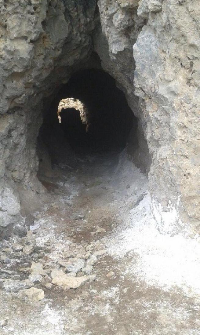 PKK'lı teröristler Matkap ile kayaları oymuşlar 6