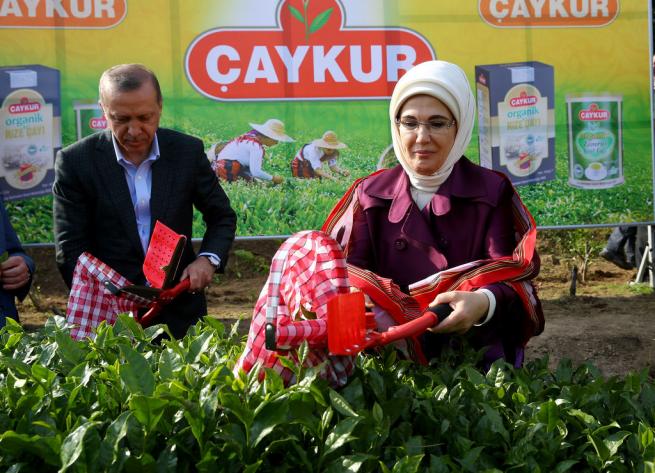 Cumhurbaşkanı Erdoğan Çay Bahçesine Girdi, Çay Kesti 5