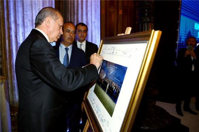Cumhurbaşkanı Erdoğan'dan misafirleri için akşam yemeği 10