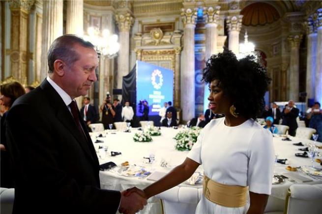 Cumhurbaşkanı Erdoğan'dan misafirleri için akşam yemeği 13
