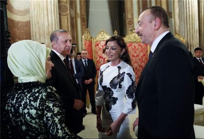 Cumhurbaşkanı Erdoğan'dan misafirleri için akşam yemeği 4
