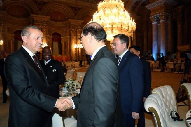 Cumhurbaşkanı Erdoğan'dan misafirleri için akşam yemeği 9