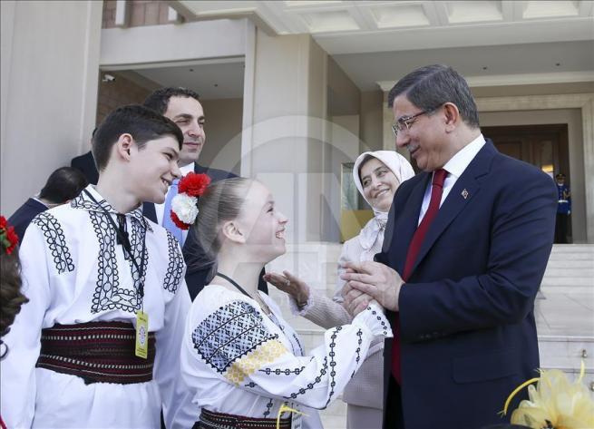 Başbakan Davutoğlu, 23 Nisan Çocuk Şenliği'ne katılacak çocukları kabul 12