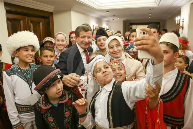 Başbakan Davutoğlu, 23 Nisan Çocuk Şenliği'ne katılacak çocukları kabul 3
