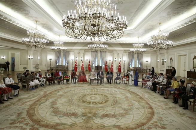 Başbakan Davutoğlu, 23 Nisan Çocuk Şenliği'ne katılacak çocukları kabul 5