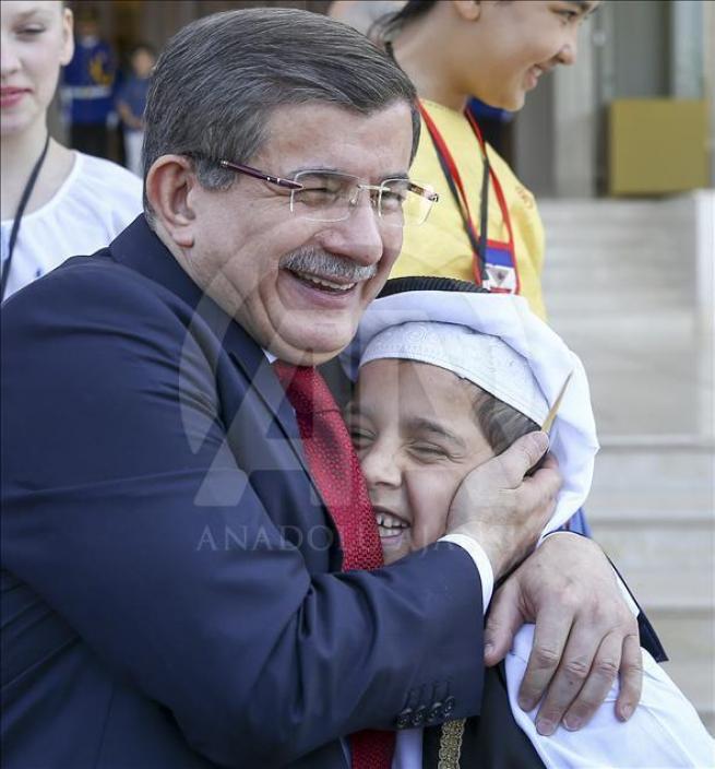 Başbakan Davutoğlu, 23 Nisan Çocuk Şenliği'ne katılacak çocukları kabul 9