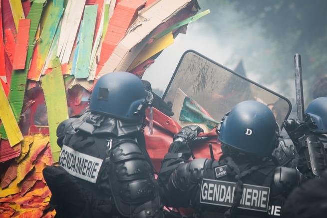 Fransa'da grev ve protesto dalgası 13