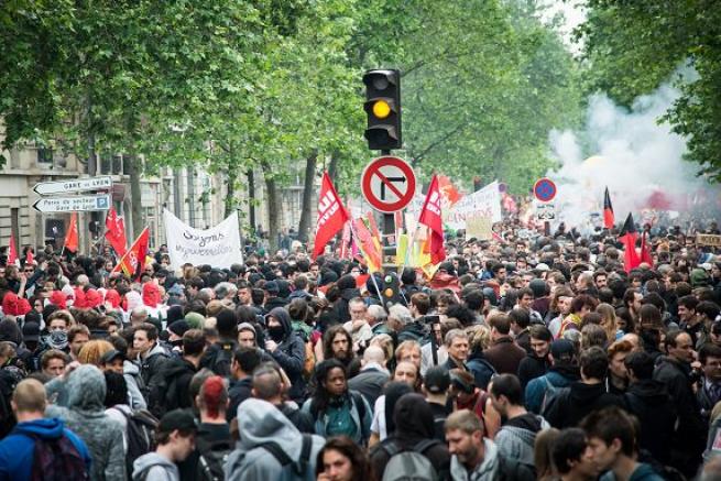 Fransa'da grev ve protesto dalgası 16