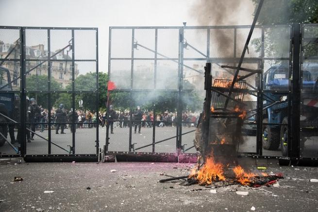 Fransa'da grev ve protesto dalgası 18