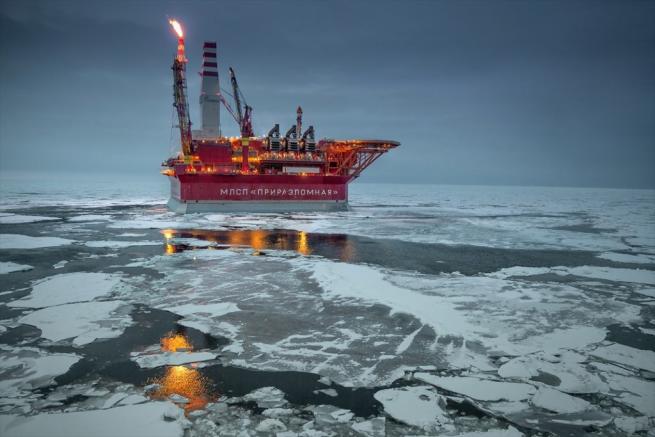 Rusya'nın kutuplardaki ilk petrol platformu ''Prirazlomnaya'' 15