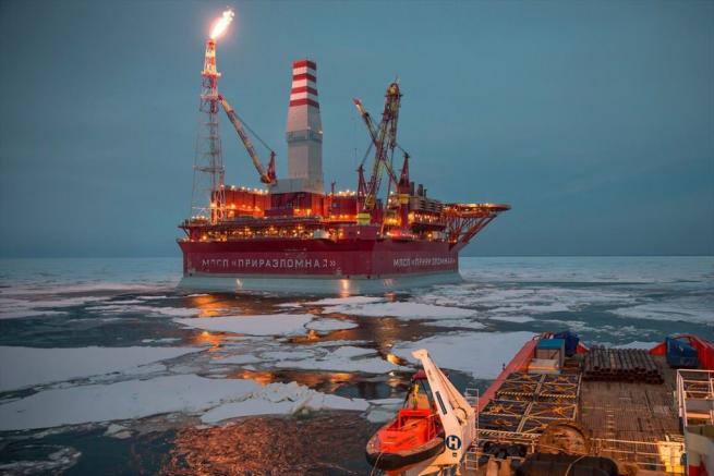 Rusya'nın kutuplardaki ilk petrol platformu ''Prirazlomnaya'' 19