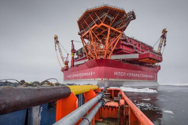 Rusya'nın kutuplardaki ilk petrol platformu ''Prirazlomnaya'' 2