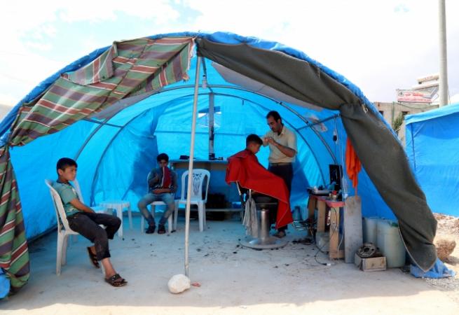 Suriyeliler çadır dükkanlarla hayata tutunuyor 4