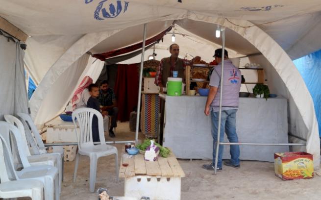 Suriyeliler çadır dükkanlarla hayata tutunuyor 9