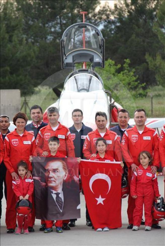 Türk Yıldızları'nın kokpiti ilk kez çocuklara emanet 2