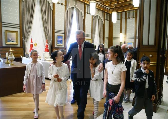 Cumhurbaşkanı Erdoğan, Bakan Avcı ve öğrencileri kabul etti 8