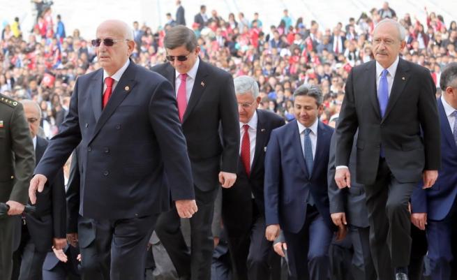 Anıtkabir'deki 23 Nisan törenine bu kareler damga vurdu . 12