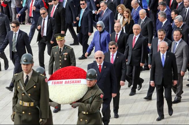 Anıtkabir'deki 23 Nisan törenine bu kareler damga vurdu . 14