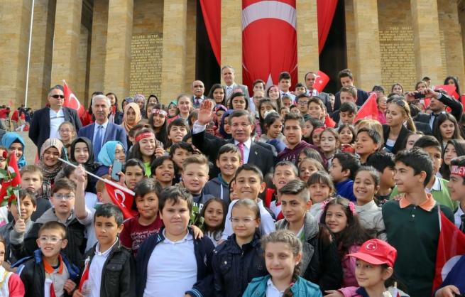 Anıtkabir'deki 23 Nisan törenine bu kareler damga vurdu . 19