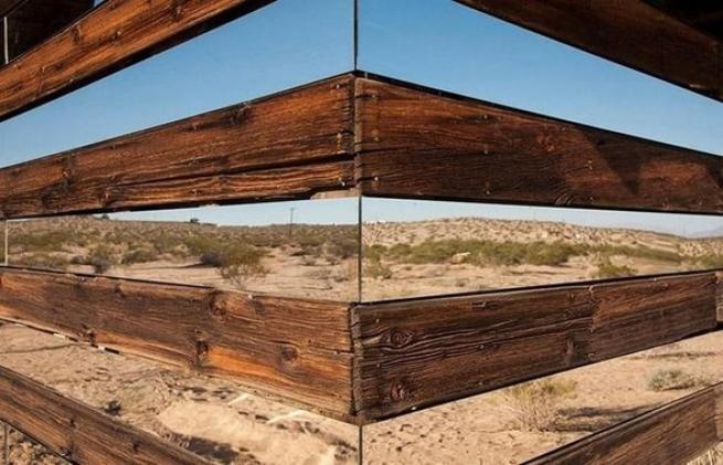 Çölün ortasındaki evi görünmez yaptı 8