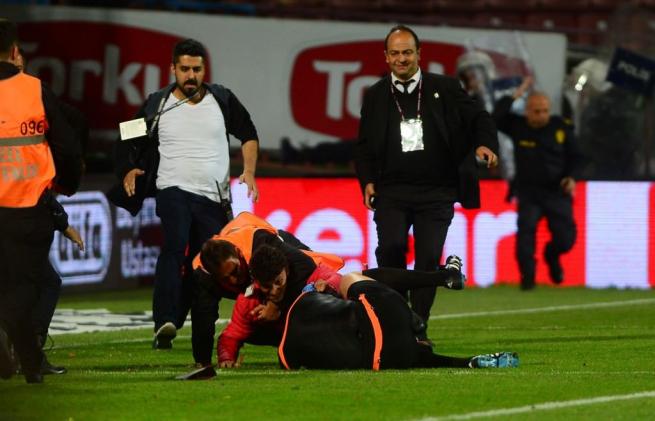 Dünya basını olaylı Trabzonspor-Fenerbahçe derbisini böyle yazdı. 10