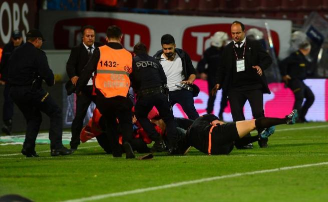 Dünya basını olaylı Trabzonspor-Fenerbahçe derbisini böyle yazdı. 12
