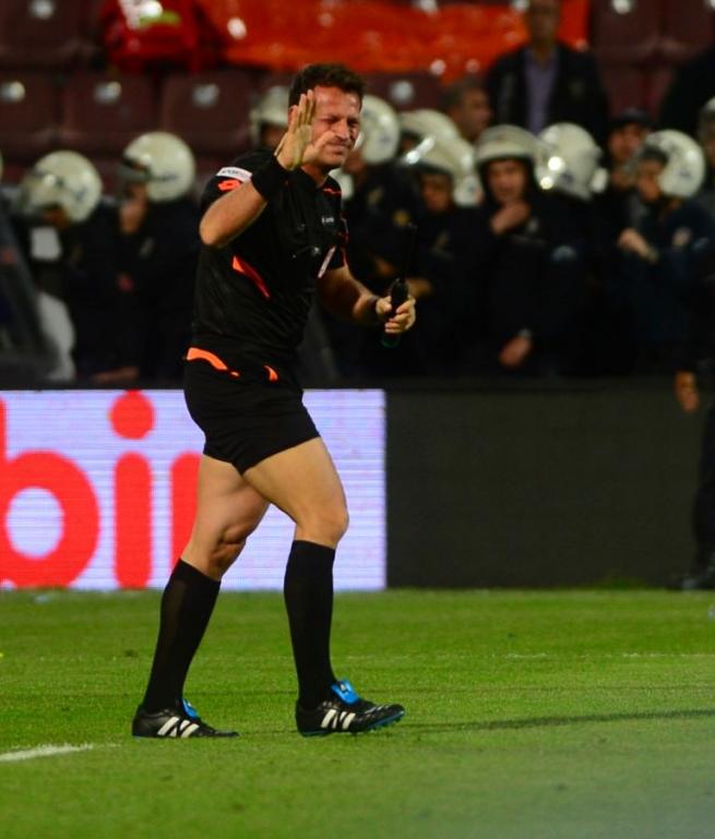 Dünya basını olaylı Trabzonspor-Fenerbahçe derbisini böyle yazdı. 13