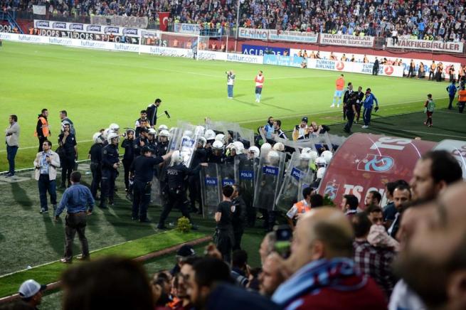 Dünya basını olaylı Trabzonspor-Fenerbahçe derbisini böyle yazdı. 3