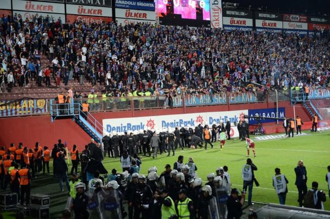 Dünya basını olaylı Trabzonspor-Fenerbahçe derbisini böyle yazdı. 5