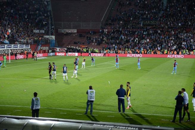Dünya basını olaylı Trabzonspor-Fenerbahçe derbisini böyle yazdı. 6