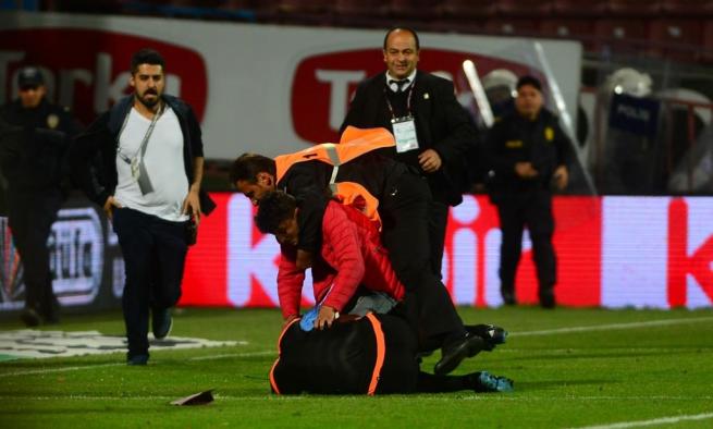 Dünya basını olaylı Trabzonspor-Fenerbahçe derbisini böyle yazdı. 9