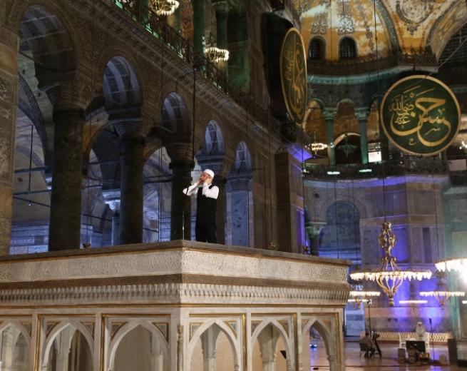 Ayasofya'da 85 yıl sonra ilk ezan 2