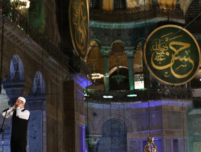 Ayasofya'da 85 yıl sonra ilk ezan 4