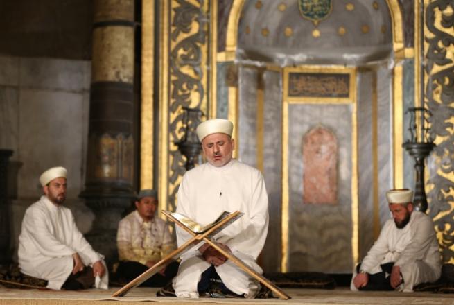 Ayasofya'da 85 yıl sonra ilk ezan 5