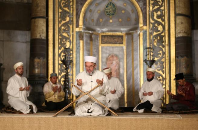 Ayasofya'da 85 yıl sonra ilk ezan 7