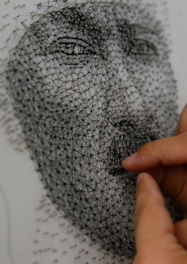 Binlerce iğne ile portreler yapıyor 3