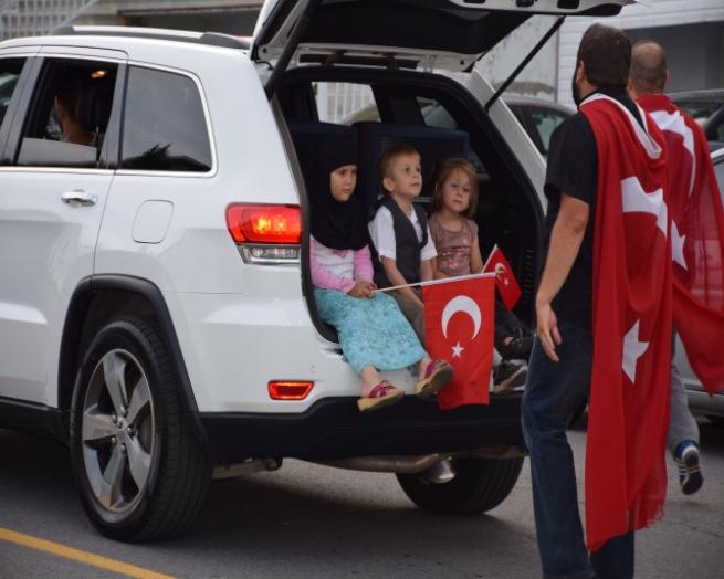 Kanada’da Türkler, Milli İrade ve Demokrasi Yürüyüşü yaptı 1