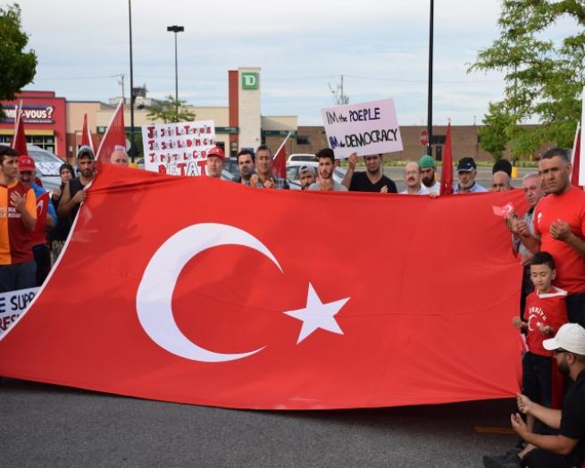 Kanada’da Türkler, Milli İrade ve Demokrasi Yürüyüşü yaptı 2